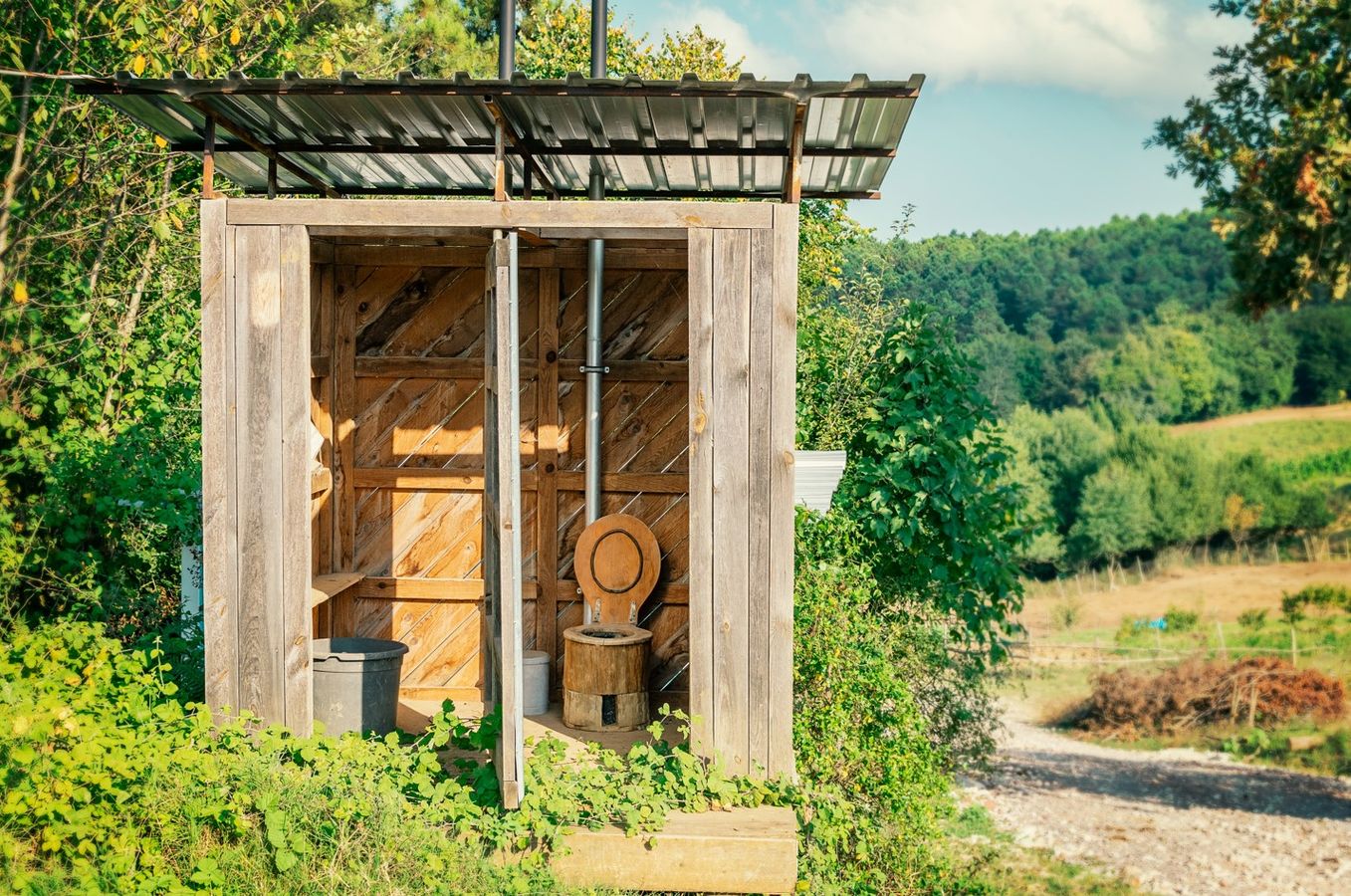 Installer des toilettes sèches en domaine public : pourquoi, comment ?