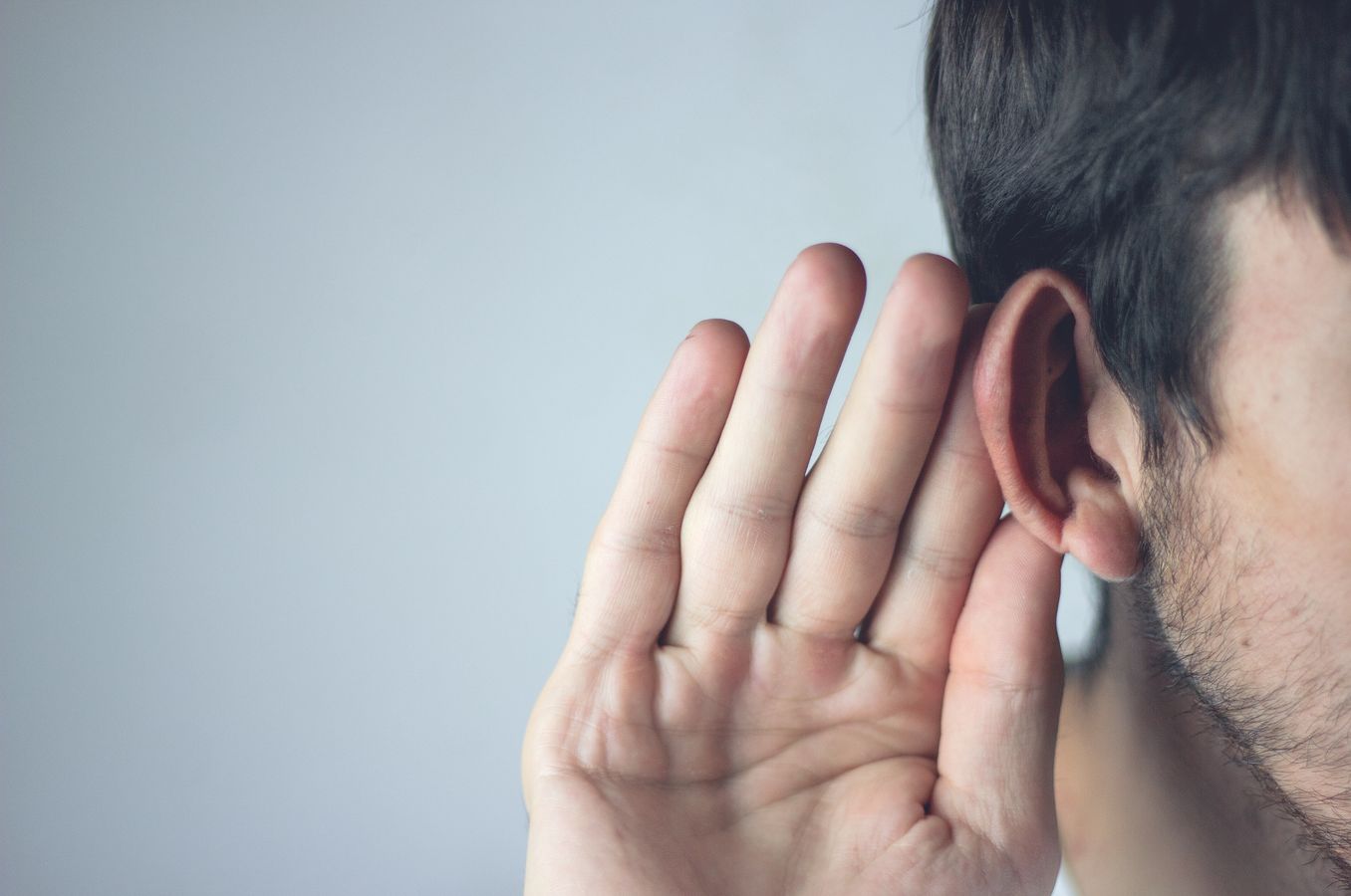 Comment être à l’écoute des besoins psychologiques de la personne déficiente sensorielle (DA et DV), en milieu familial, scolaire et social, les signes d’appel