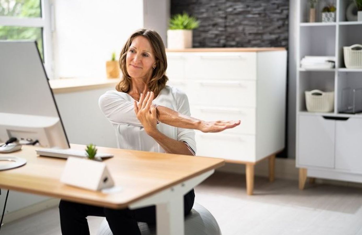 [Atelier YOGA SUR CHAISE] - Détendre le haut du corps